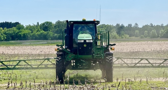 Federated applicator in no-till field May 2024