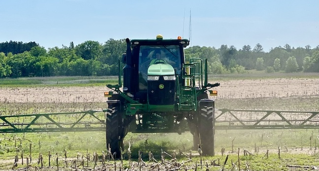 Federated applicator in no-till field May 2024
