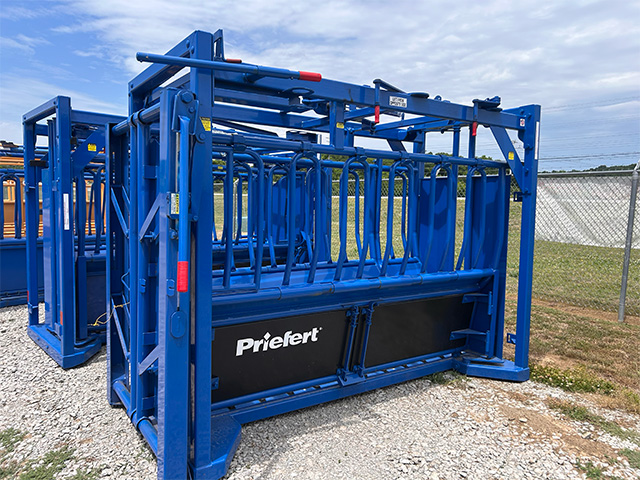 priefert-squeeze-chute-1